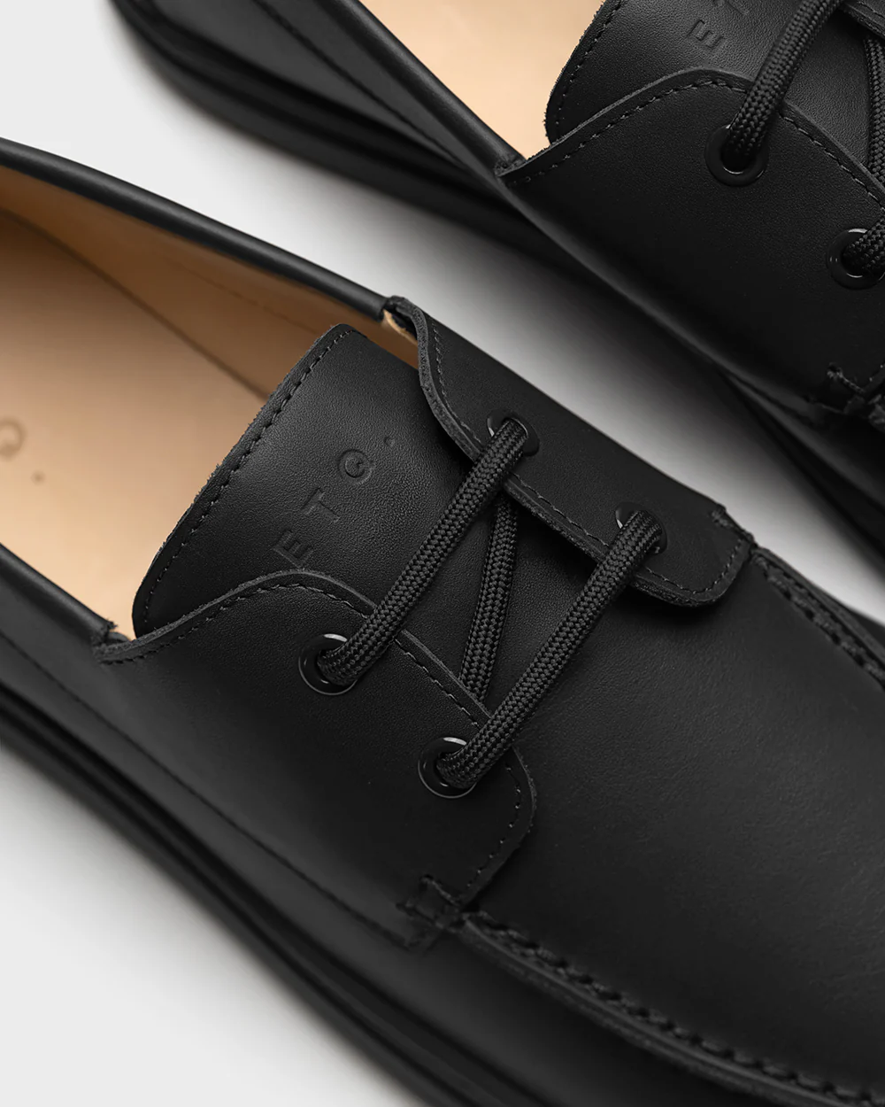 DS 03 All Black - Image 11