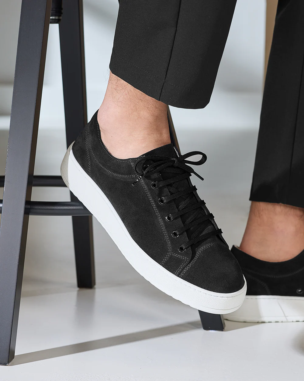 LT 01 Premium Suede Jet Black - Image 4