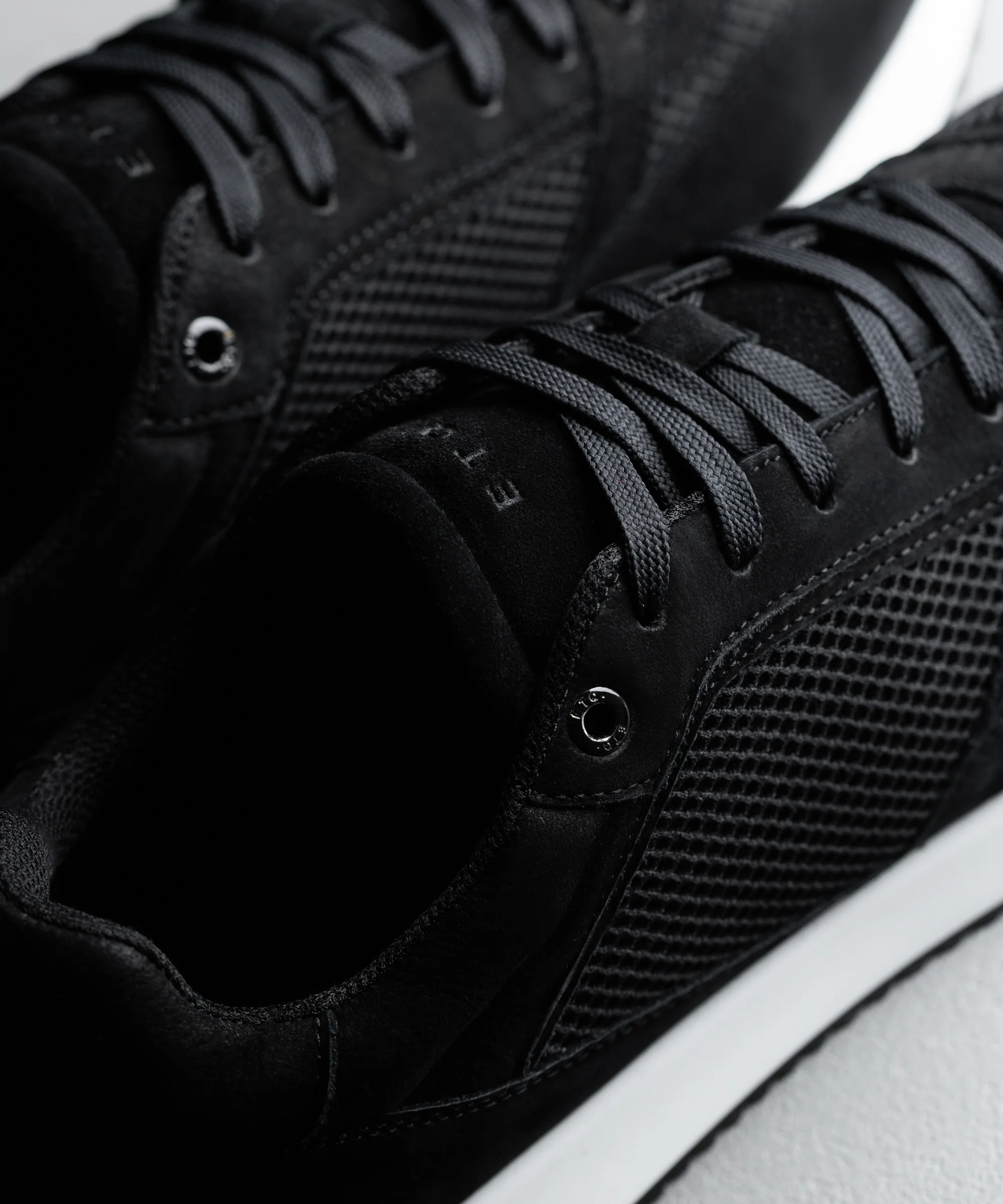 RS 01 Lightweight Jet Black - Image 3