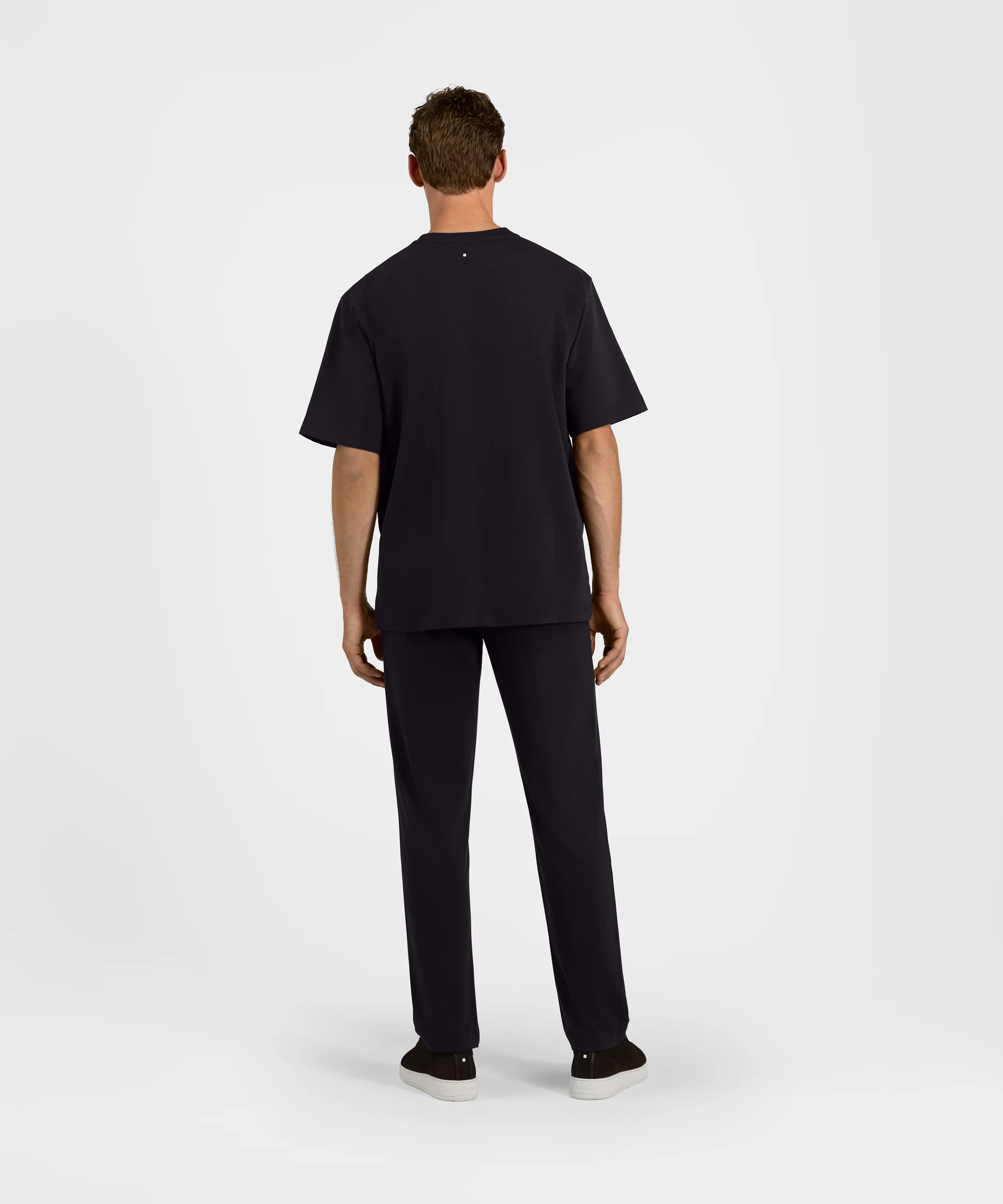 TP 01 Essence Straight Black 2.0 - Image 10